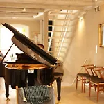 Apartamento K L O S T E R E T - The Luxurious Townhouse Of