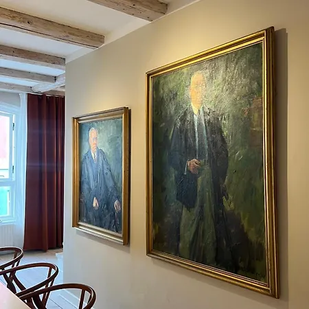Apartament The Luxurious Townhouse Of